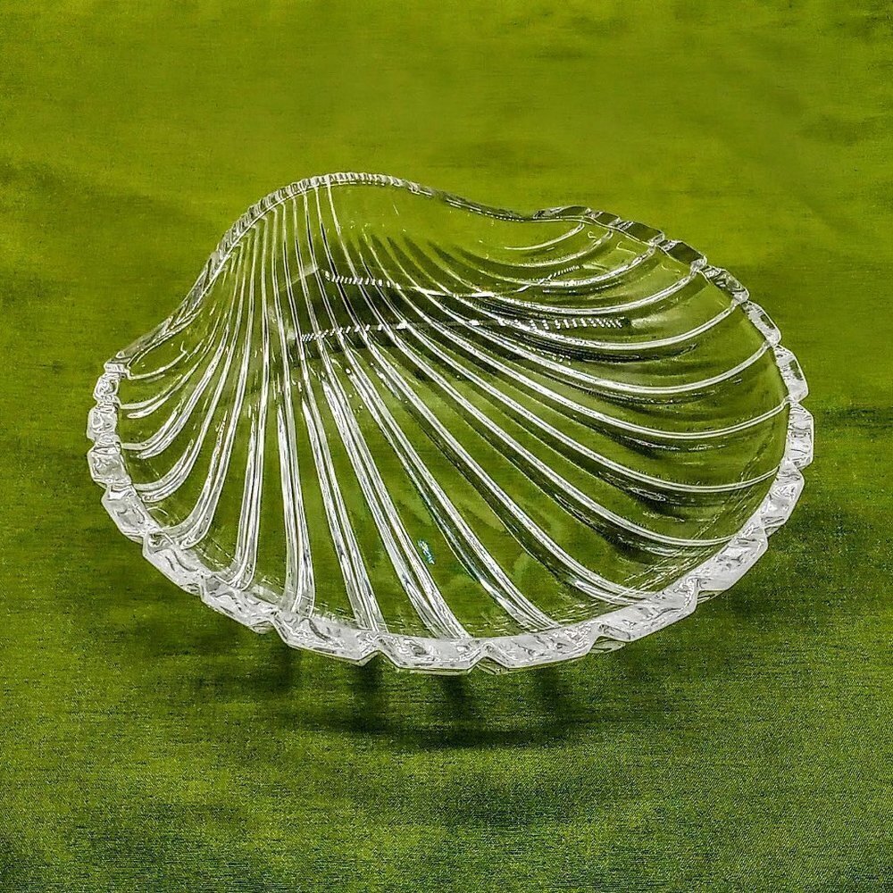 Mikasa Crystal Shell Scallop Shaped 7” Bowl Dish